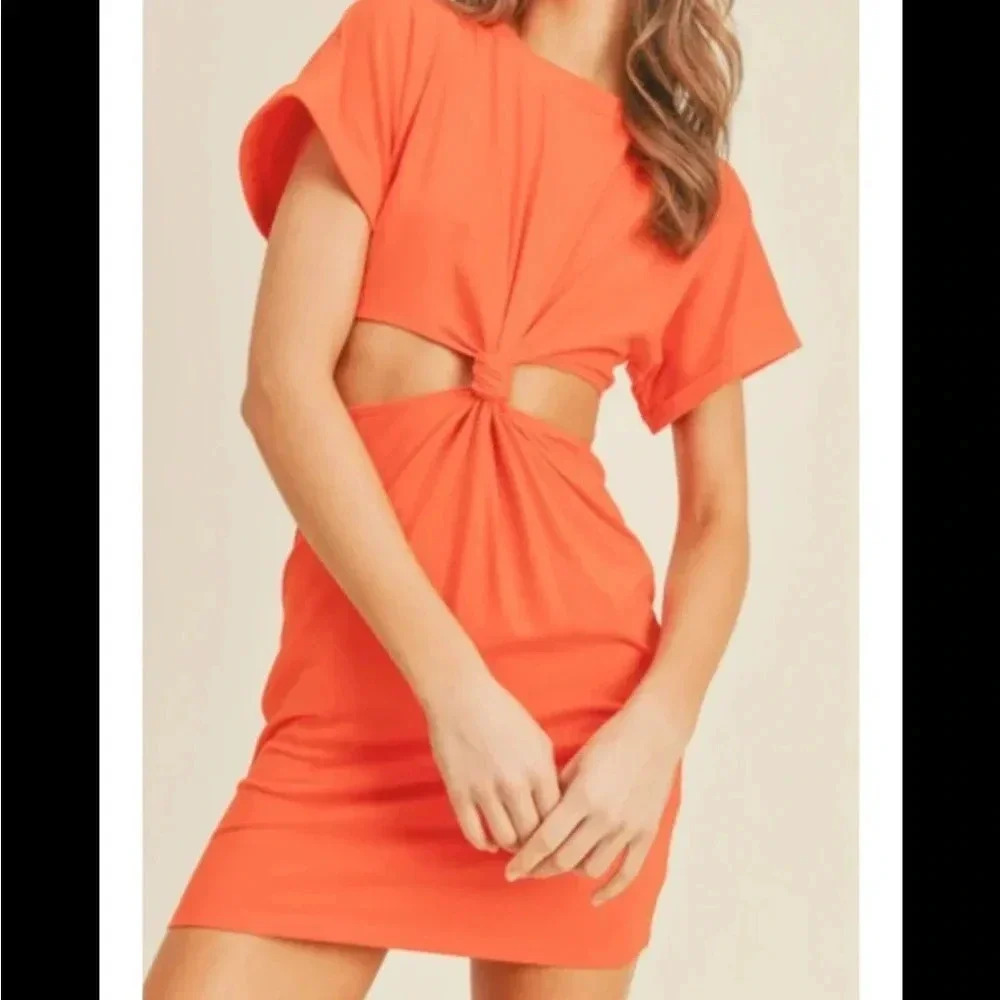 FUTURE
COLLECTIVE Orange Knotted Cut-Out T-Shirt Dress Size M Short Sleeve